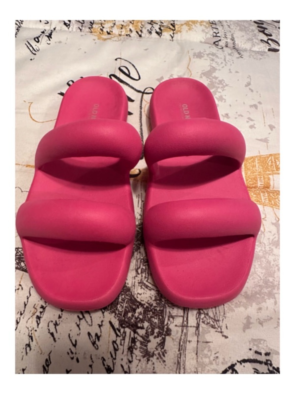 Old Navy Double Strap Puff
Slide Sandals Polarized Pink Neon
Women 6